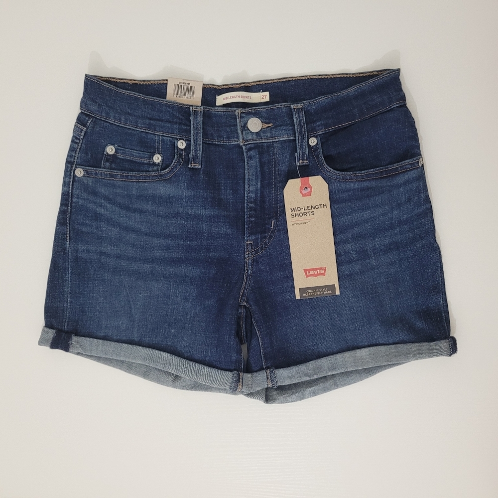 Levi's Women's Size 4 Dark Blue Mid Rise and Length Shorts!
